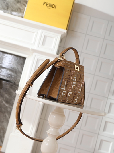 フェンディバッグ角部分ディテール